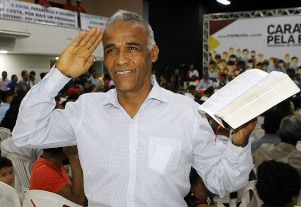 Isidório lidera intenções de votos entre os pré-candidatos a prefeitura de Salvador   