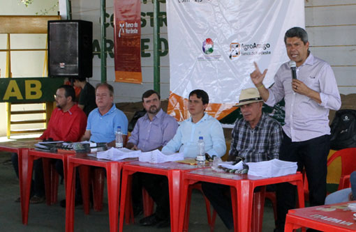 Governo beneficia agricultores familiares de Brumado com diversas entregas