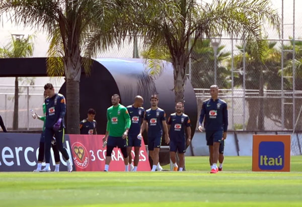 Brasil enfrenta o Peru por liderança das Eliminatórias