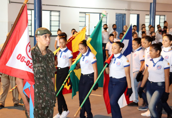 Escola Idalina Azevedo realiza solenidade militar em comemoração à Independência da Bahia