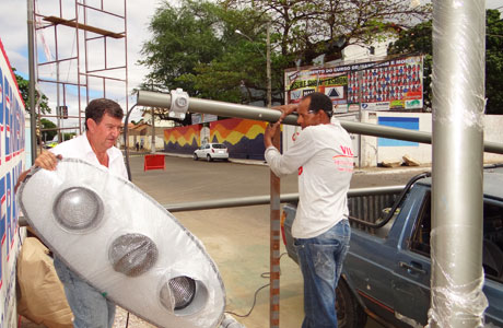 Brumado: Avenida Otávio Mangabeira recebe semáforos