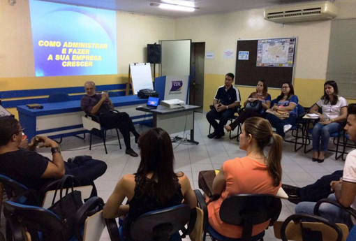 Seminário de Gestão Empresarial com professor e mentor José Carlos Silva foi realizado na CDL de Brumado