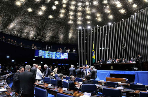 Senado define na terça-feira novo cronograma do processo de impeachment de Dilma