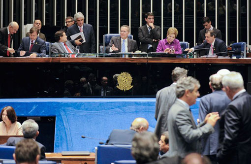 Fim das coligações nas eleições proporcionais passa no Senado e segue para Câmara