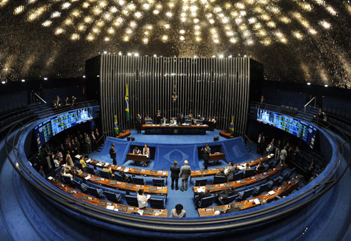 Senado aprova PEC que torna o estupro crime inafiançável