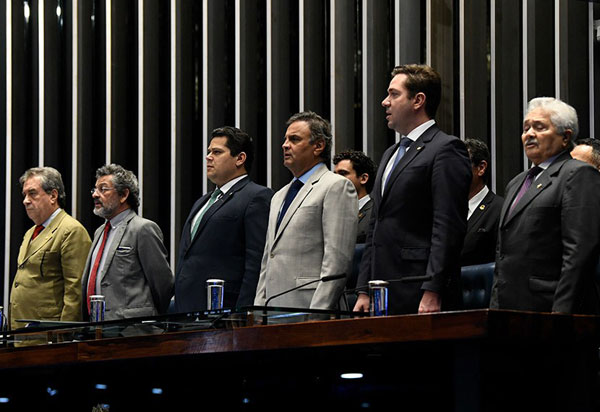 Promulgada emenda que facilita repasse de recursos a estados e municípios Anterior