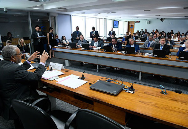 Senado: CDH arquiva proposta de uso recreativo da maconha e analisa uso medicinal  Fonte: Agência Senado