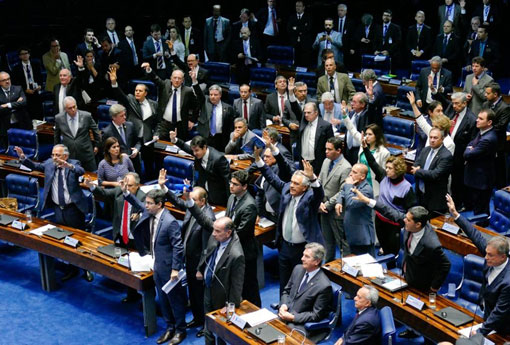 Renan tenta votar pacote anticorrupção, mas senadores rejeitam