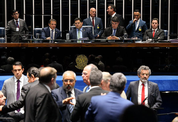 Senado aprova em segundo turno PEC que inclui estados e municípios na Reforma da Previdência