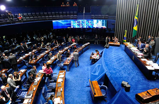 Senado aprova projetos para barrar supersalários no serviço público