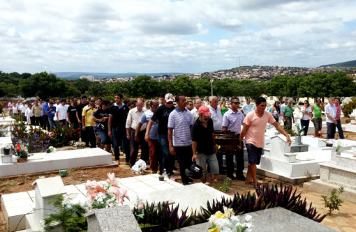 Brumado: Com muita comoção corpo do empresário Lim foi sepultado
