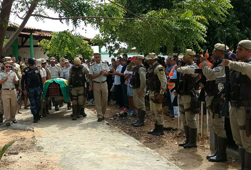 PMs executados durante tentativa de assalto a banco são enterrados em Bom Jesus da Lapa