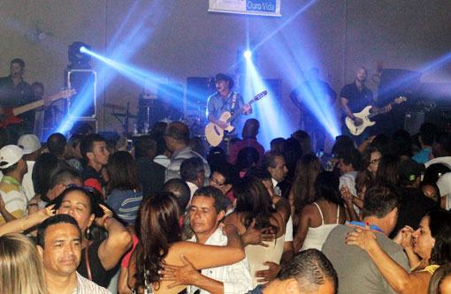 Brumado: Seresta Vip com Ed Rossi e Canidé atraiu grande público