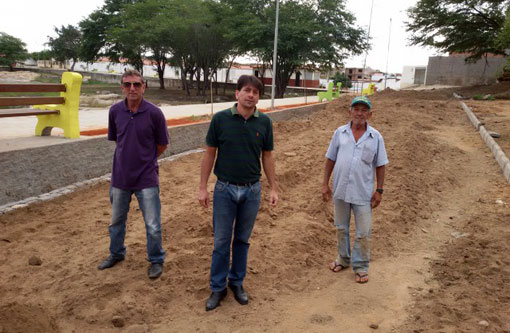Prefeitura de Aracatu trabalha na melhoria da infraestrutura na Orla da Lagoa