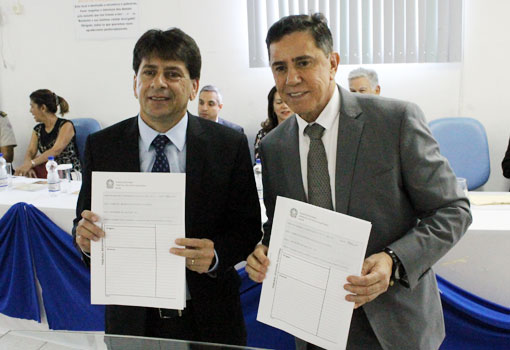 Aracatu: prefeito Sérgio Maia participa em Brumado de assinatura de convênio com o TRE-BA