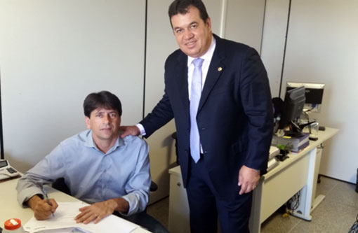 Aracatu recebe ônibus escolar através de emenda do deputado Marquinho Viana