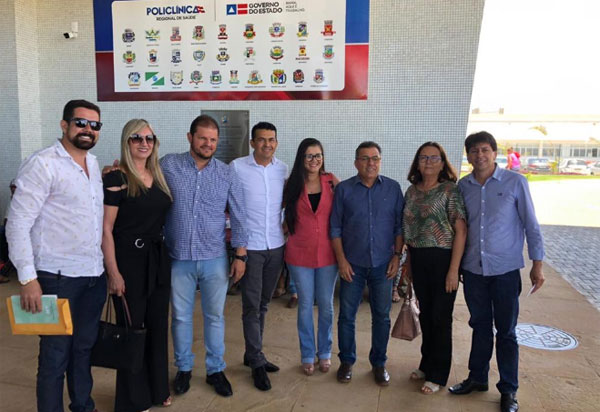 Aracatu: prefeito assina contrato que possibilita aos aracatuenses acesso a consultas na Policlínica Regional de Saúde de Conquista