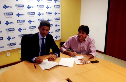 Aracatu: Prefeito Sérgio Maia assina convênios com a SESAB