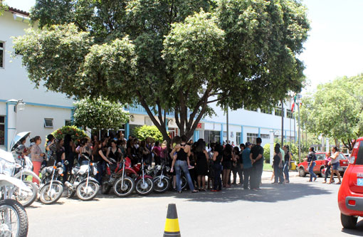 Brumado: Servidores municipais não aceitam propostas de reajuste da Prefeitura e deflagram greve