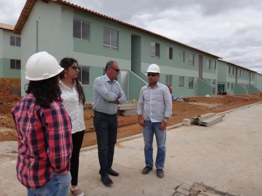 Brumado: Prefeito Aguiberto visita as obras do Residencial Brisa III e IV