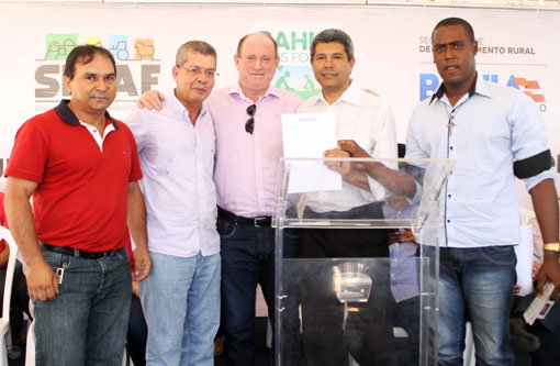 Tanhaçu assina adesão do município ao consórcio 'Sertão Forte' no SETAF, em Brumado