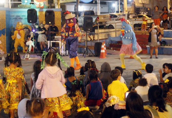 Brumado: Show de Quadrilhas teve apresentação do Musical da Galinha Pintadinha e participação das creches municipais