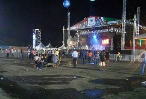 Menos de 100 pessoas comparecem a show de Chitãozinho e Xororó