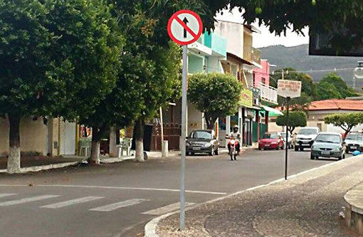 Brumado recebe nova sinalização de trânsito do Detran