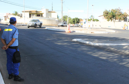 Brumado: SMTT realiza ação educativa para instruir condutores no uso de rotatória