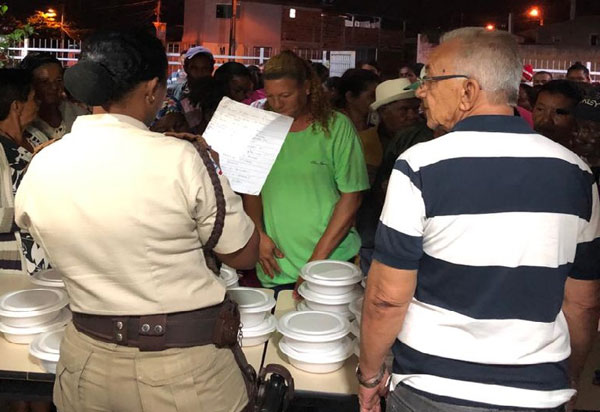 Sopa é distribuída entre moradores de Vitória da Conquista