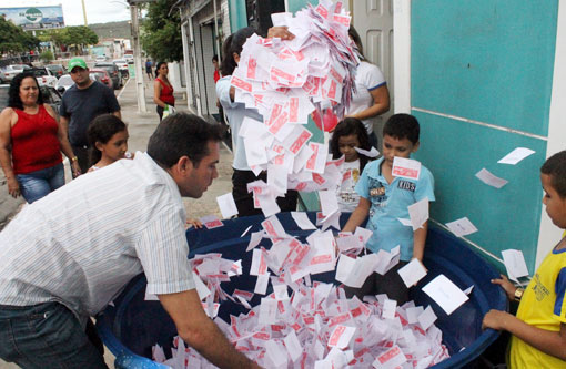 CDL de Brumado sorteia 1 up! 0KM e 5 TVs de Led da campanha de Natal