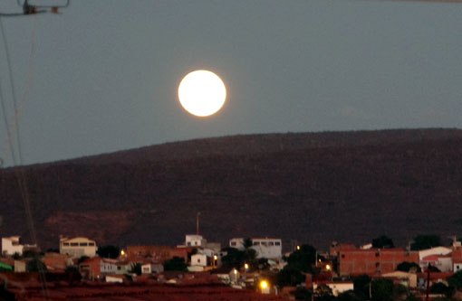 Brumado: Superlua ilumina céu deste domingo
