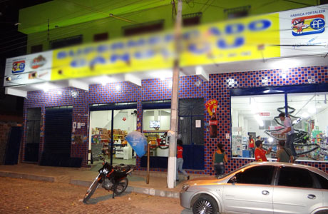 Brumado: Três bandidos armados assaltam Supermercado