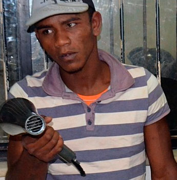 Conquista: Dupla é presa usando secador de cabelo para assaltar