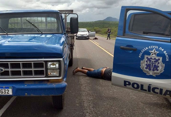 Suspeitos de furtar caminhão em Ilhéus são detidos em Dom Basílio