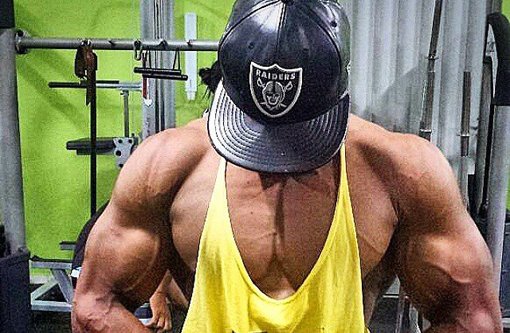 Atleta brumadense de fisiculturismo busca apoio para disputar competição em Ilhéus