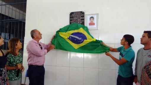 Brumado: Quadra poliesportiva e ampliação da escola do Tamboril são inauguradas pelo prefeito Aguiberto 