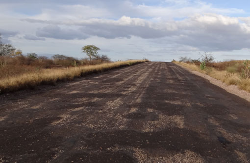 Concluída a operação tapa-buracos do trecho da BR-030 entre Brumado e Sussuarana