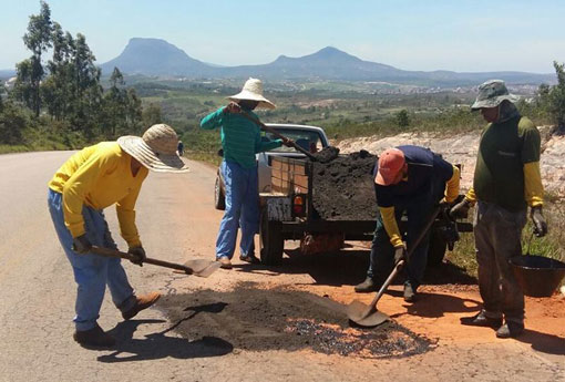 Marquinho Viana conquista conclusão da operação 'Tapa buracos' da BA-142 entre Barra da Estiva e Ibicoara