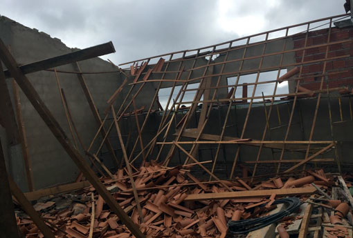 Barra da Estiva: Teto de escola em obras na zona rural desaba; não houve feridos