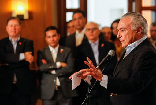 'Brasil começa a entrar nos trilhos', diz Temer em reunião de cúpula do Brics