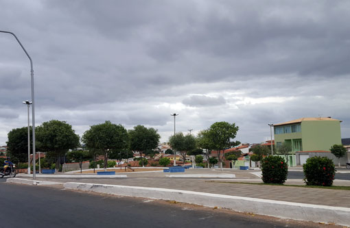 Brumado: Forte calor dá lugar a dia nublado na Capital do Minério