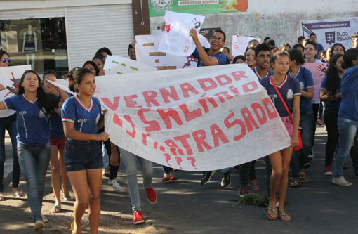 Brumado: Secretaria de Educação do Estado solicita que  empresas efetuem  o pagamento de salários atrasados dos trabalhadores tercerizados
