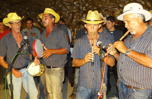 Aracatu: Foi realizado 1º Festival de Terno de Reis