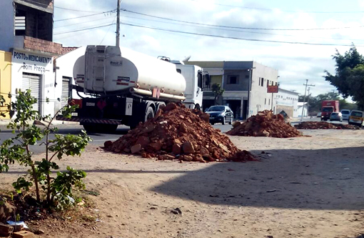 Vila Presidente Vargas: Após reivindicação de moradores, DNIT retira entulho das margens da BR-030