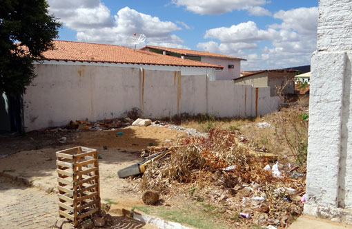 Brumado: SEINF solicita a limpeza de lotes ou terrenos localizados no perímetro urbano do município