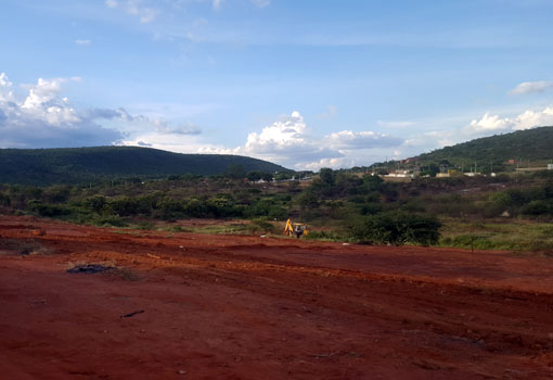 Brumado: prefeitura abre licitação para serviços de engenharia para construção de muro em terreno em frente ao IFBA