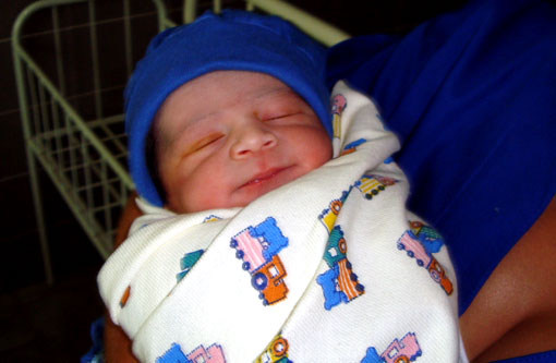 Teste da linguinha em recém-nascidos passa a ser obrigatório em todo o país