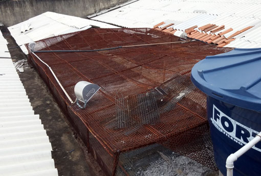 Brumado: polícia apreende celulares e drogas jogados no teto da cadeia