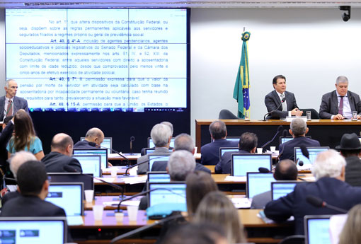 Comissão aprova texto-base da reforma da Previdência